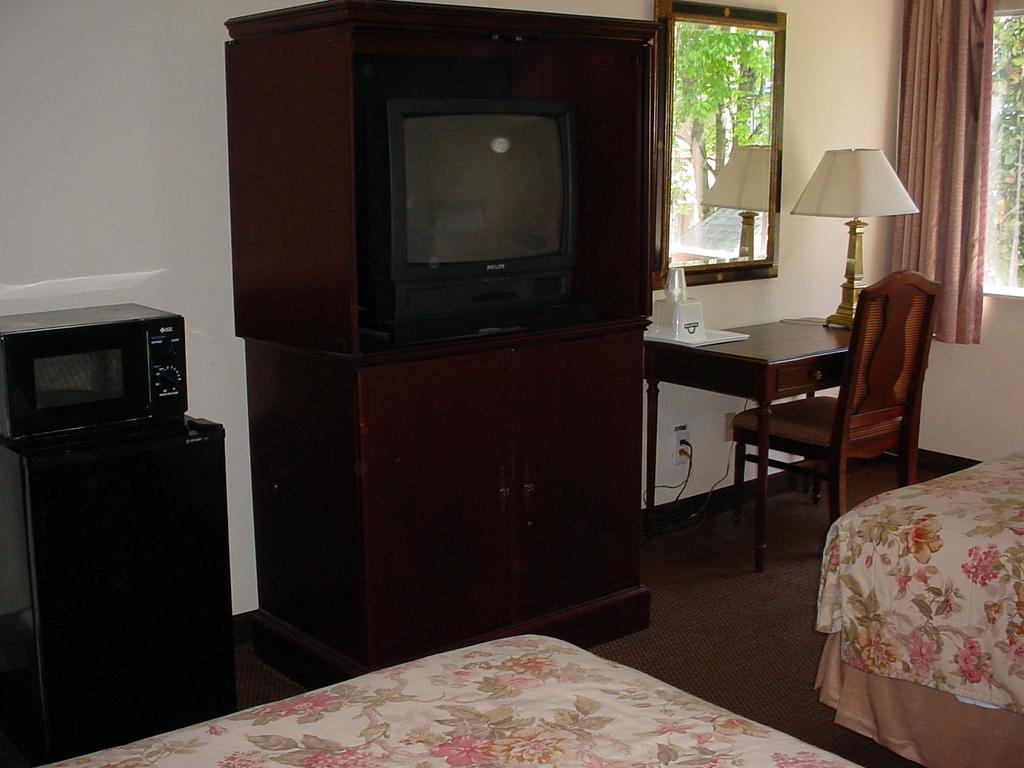 Rodeway Inn Montgomery Room photo
